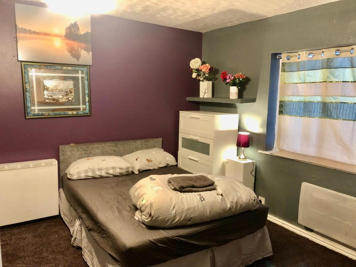 Apartment Lovely 2 Bedroom Flat Near And Train Station *