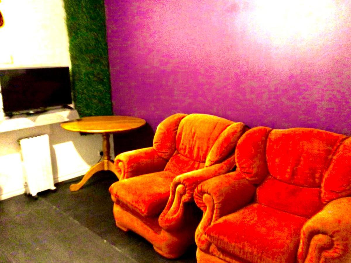 Lovely 2 Bedroom Flat Near And Train Station Apartment Manchester